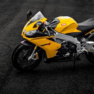 Aprilia RSV4 RF wallpaper