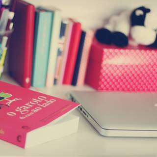 Book table wallpaper