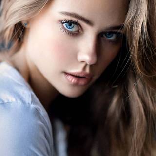 Simple girls wallpaper