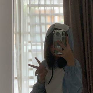 Mirror girls wallpaper