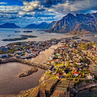 Henningsvaer wallpaper