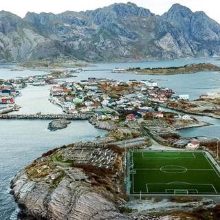 Henningsvaer wallpaper