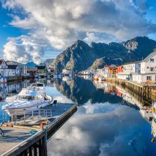 Henningsvaer wallpaper