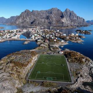 Henningsvaer wallpaper