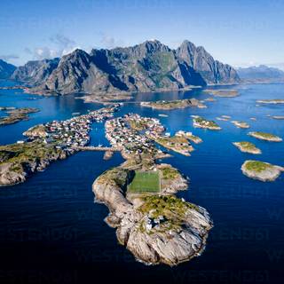 Henningsvaer wallpaper