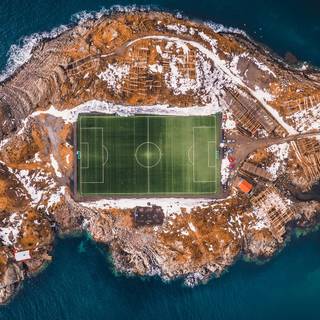 Henningsvaer wallpaper