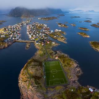 Henningsvaer wallpaper