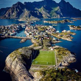 Henningsvaer wallpaper