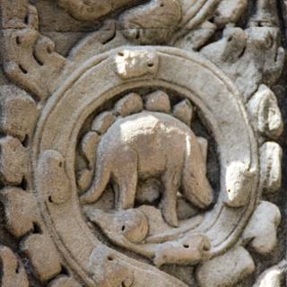 Mayan sculptures wallpaper