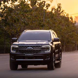 Everest 2023 wallpaper