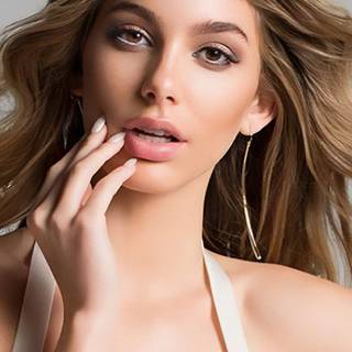 Camila Morrone 2023 wallpaper