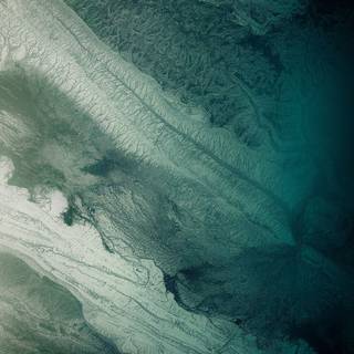 iPhone 4k green wallpaper