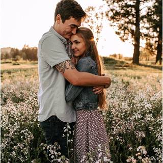 Spring couple wallpaper