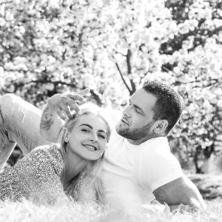 Spring couple wallpaper