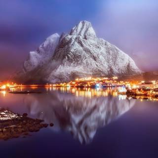 Light reflections wallpaper