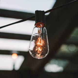 Light bulb glowing Ultra HD wallpaper