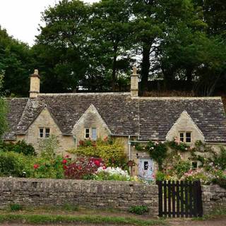 Cottage dream wallpaper