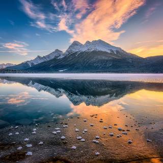 Lakeside view wallpaper