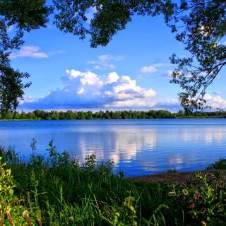 Lakeside view wallpaper