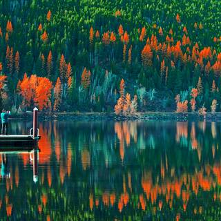 Lakeside view wallpaper