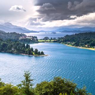 Lakeside view wallpaper