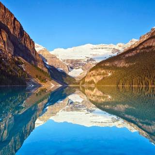 Lakeside view wallpaper