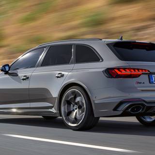 Audi RS4 2023 wallpaper