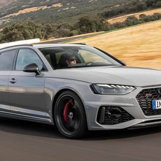 Audi RS4 2023 wallpaper