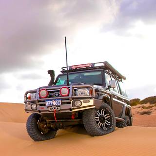 Land Cruiser 79 wallpaper