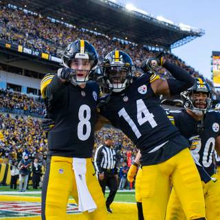 Kenny Pickett and George Pickens wallpaper