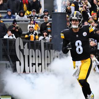 Kenny Pickett and George Pickens wallpaper