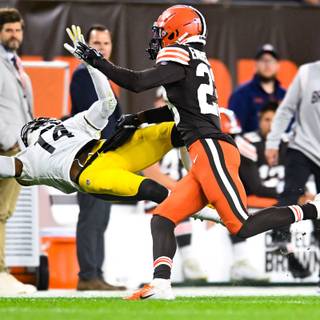 Kenny Pickett and George Pickens wallpaper