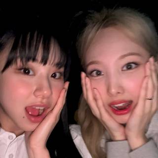 Chaeyoung and Nayeon wallpaper