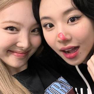 Chaeyoung and Nayeon wallpaper