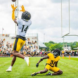 Kenny Pickett and George Pickens wallpaper