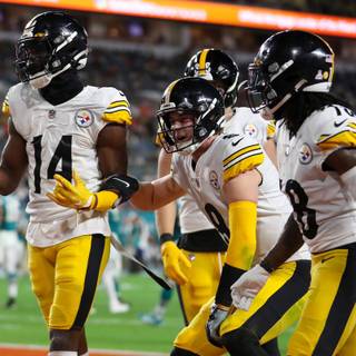 Kenny Pickett and George Pickens wallpaper