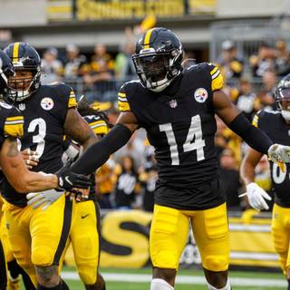 Kenny Pickett and George Pickens wallpaper