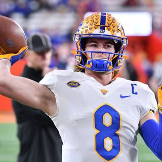 Kenny Pickett and George Pickens wallpaper