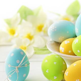 Easter eggs and flowers wallpaper