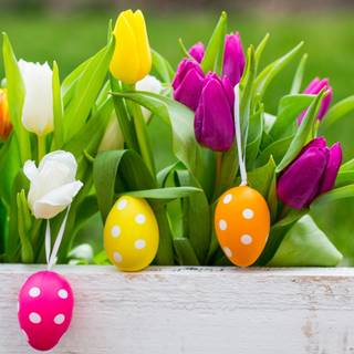 Easter eggs and flowers wallpaper