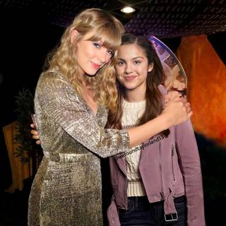 Taylor Swift and Olivia Rodrigo wallpaper