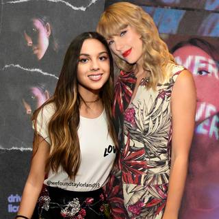 Taylor Swift and Olivia Rodrigo wallpaper