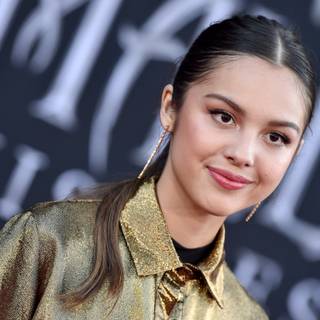 Taylor Swift and Olivia Rodrigo wallpaper