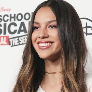 Taylor Swift and Olivia Rodrigo wallpaper