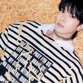 Heeseung desktop wallpaper