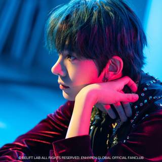 Heeseung desktop wallpaper