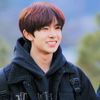 Heeseung desktop wallpaper