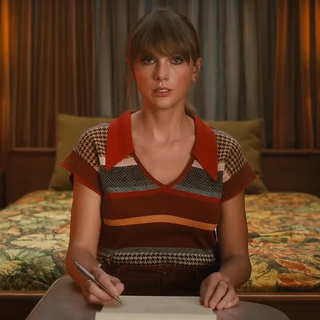 Taylor Swift Anti Hero desktop wallpaper