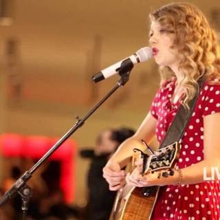 Taylor Swift Back To December desktop wallpaper