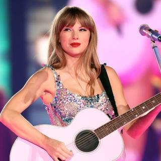 Taylor Swift 2023 desktop wallpaper